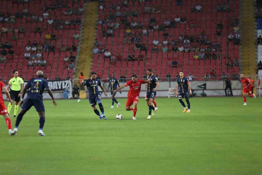 Trendyol Süper Lig: Atakaş Hatayspor: 0 - Kasımpaşa: 0 (ilk Yarı)