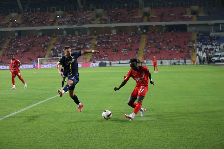 Trendyol Süper Lig: Atakaş Hatayspor: 0 - Kasımpaşa: 0 (ilk Yarı)