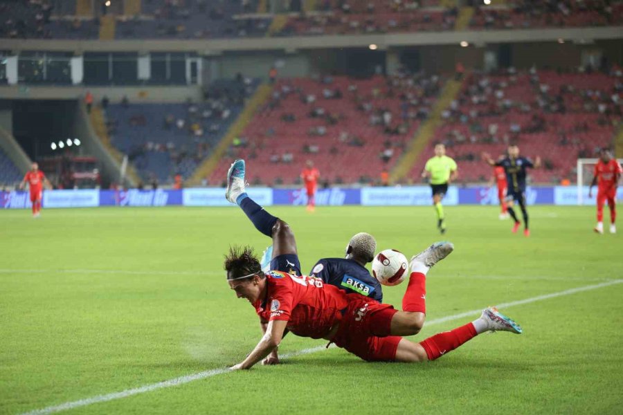 Trendyol Süper Lig: Atakaş Hatayspor: 0 - Kasımpaşa: 0 (ilk Yarı)