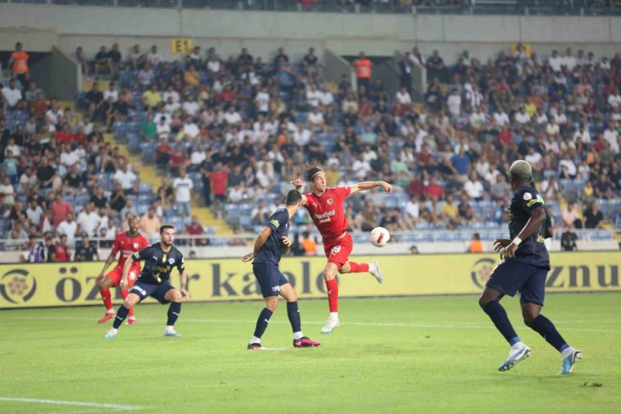 Trendyol Süper Lig: Atakaş Hatayspor: 0 - Kasımpaşa: 0 (ilk Yarı)