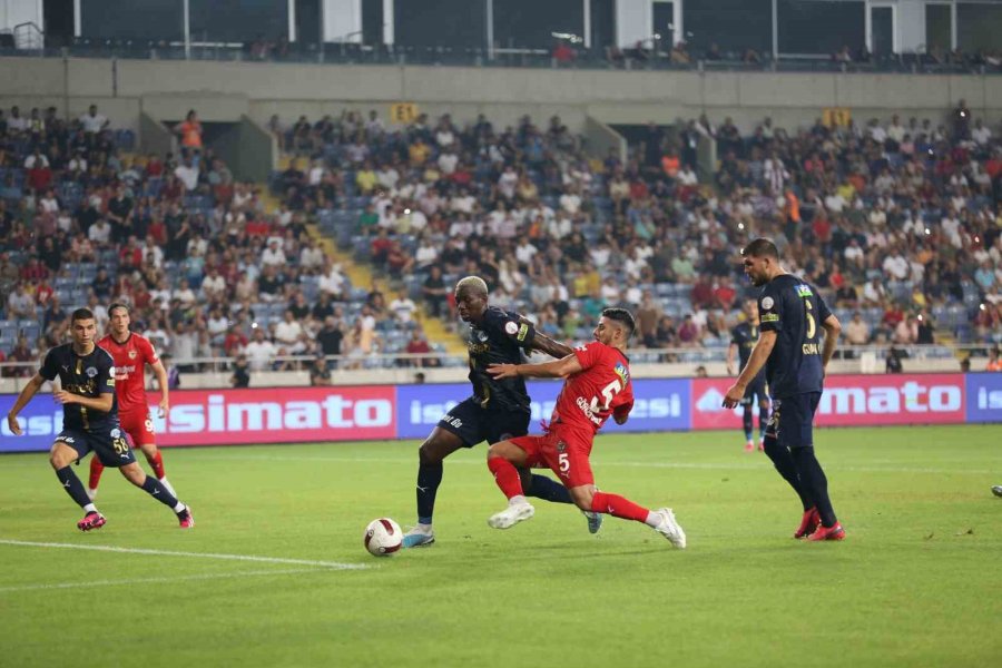 Trendyol Süper Lig: Atakaş Hatayspor: 0 - Kasımpaşa: 0 (ilk Yarı)