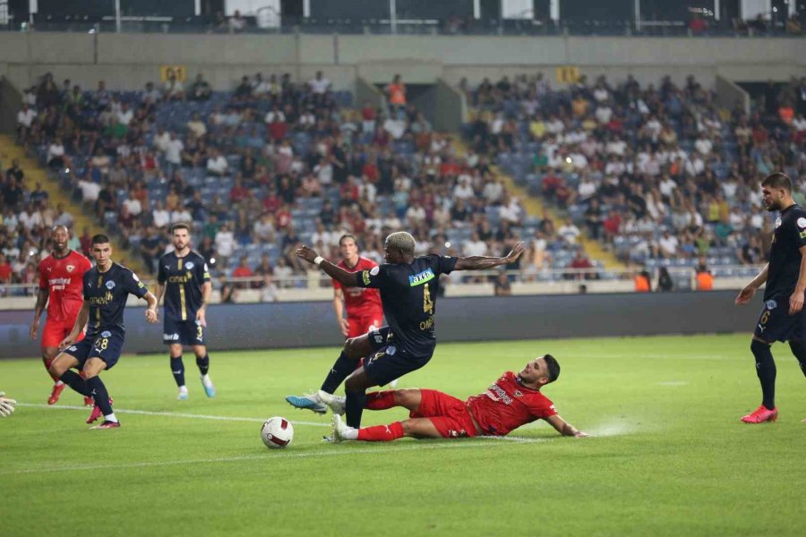 Trendyol Süper Lig: Atakaş Hatayspor: 0 - Kasımpaşa: 0 (ilk Yarı)