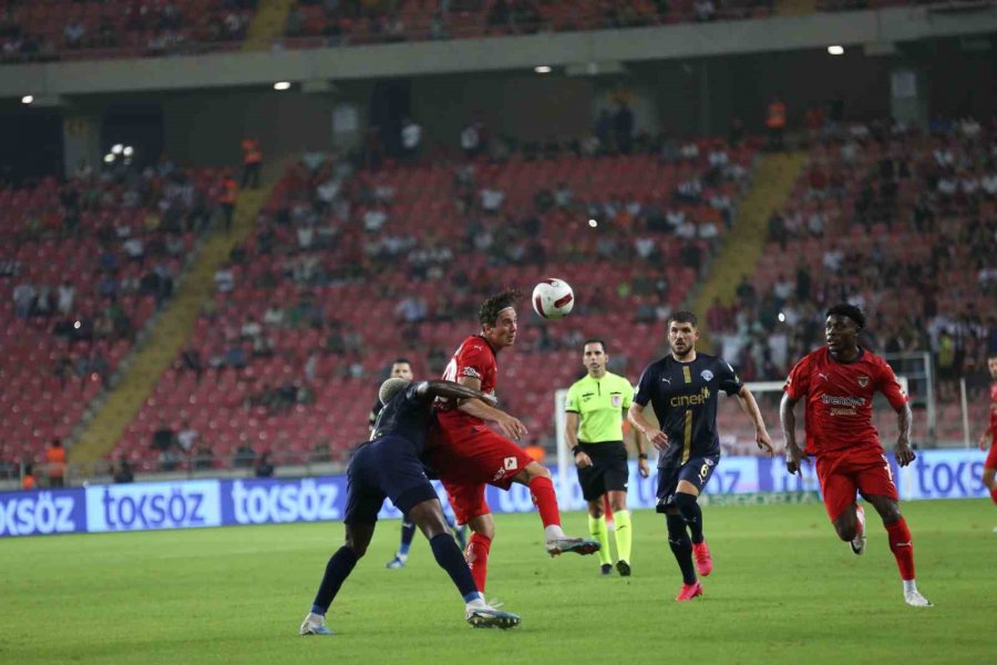 Trendyol Süper Lig: Atakaş Hatayspor: 0 - Kasımpaşa: 0 (ilk Yarı)