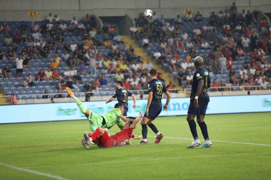 Trendyol Süper Lig: Atakaş Hatayspor: 0 - Kasımpaşa: 0 (ilk Yarı)