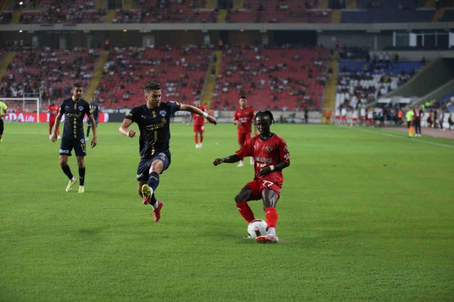 Trendyol Süper Lig: Atakaş Hatayspor: 0 - Kasımpaşa: 0 (ilk Yarı)