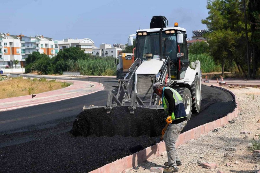 Konyaaltı’nda Yollar Yenileniyor