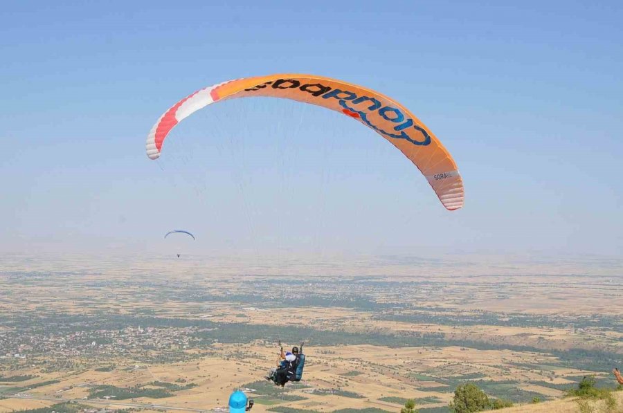 10. Akşehir Xc Open Türkiye Yamaç Paraşütü Yarışması Başladı