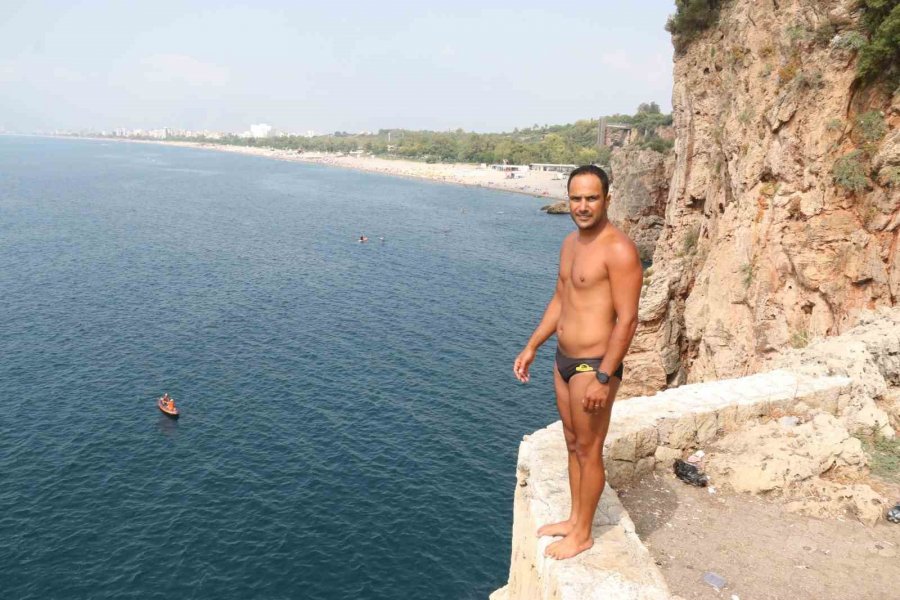 Antalya’nın Falezlerinde Yüksekten Uçurum Dalışı Nefes Kesti