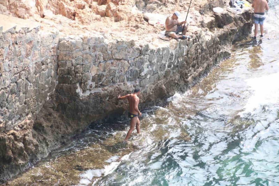 Antalya’nın Falezlerinde Yüksekten Uçurum Dalışı Nefes Kesti