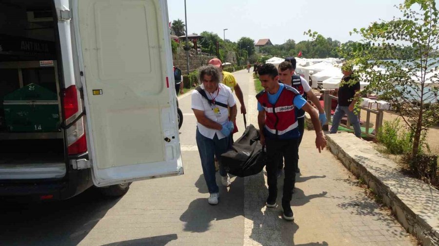 Antalya’da Denizde Fenalaşan İsveçli Turist Kıyıya Ulaşmayı Başardı Ancak Kurtarılamadı