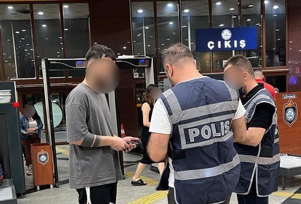 Polis Ekiplerinin Denetiminde 917 Şahıs Ve 370 Araç Kontrol Edildi