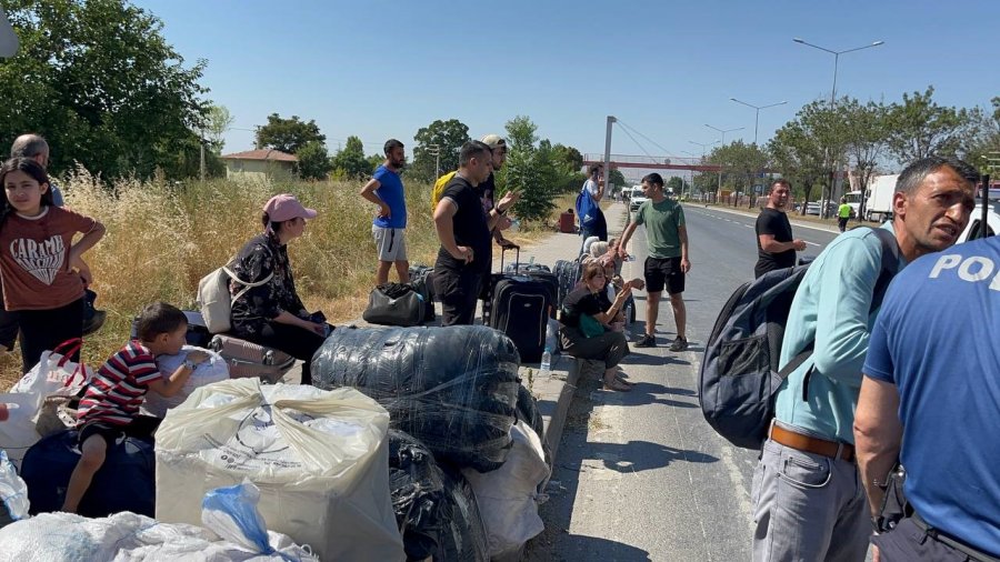 Beton Mikseri Önce Yolcu Otobüsüne, Sonra Ambulansa Çarptı: 14 Yaralı