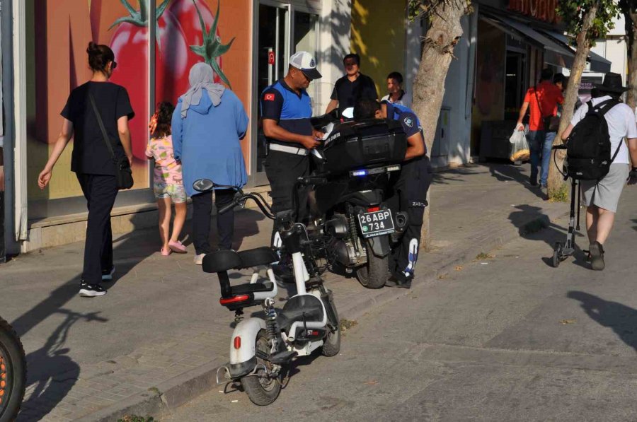 Zabıtalarla Problem Yaşayan Fırıncı Kaldırıma Cep Yapılmasını İstiyor