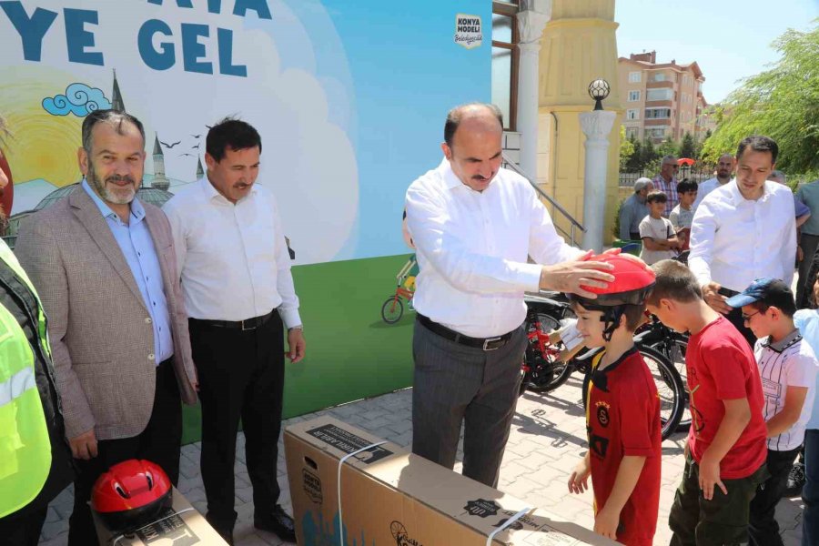 Güle Oynaya Camiye Gel Projesi’nde Bisiklet Dağıtımı Başladı