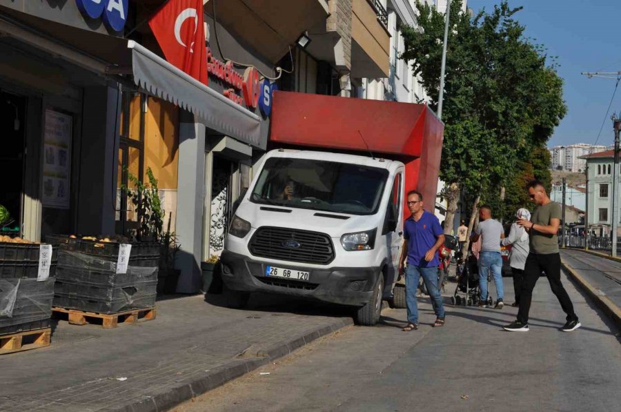 Zabıtalarla Problem Yaşayan Fırıncı Kaldırıma Cep Yapılmasını İstiyor