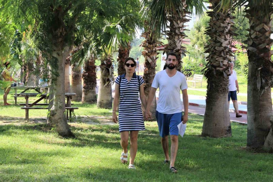 Antalya’ya Tatile Gelen Gurbetçi Çifte 2 Bin Lira ’sma Danışmalık Faturası’ Şoku