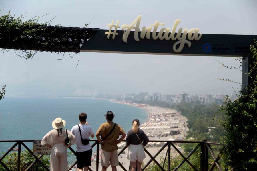 Antalya’ya Hava Yoluyla Gelen Turist Sayısı 10 Milyonu Geçti