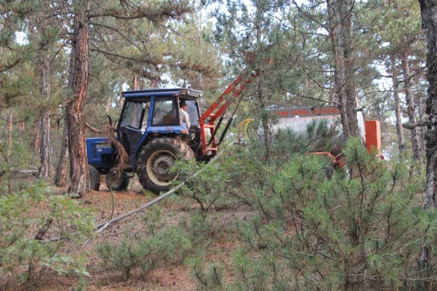 Pulluk Makinesinin Kıvılcımından Çıkan Yangına Müdahale Sürüyor