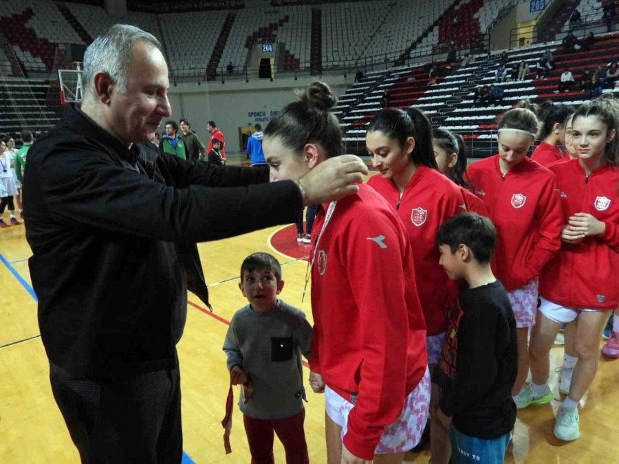 Basketbolcu Hazal Çetin, Antalya Toroslor’a Transfer Oldu