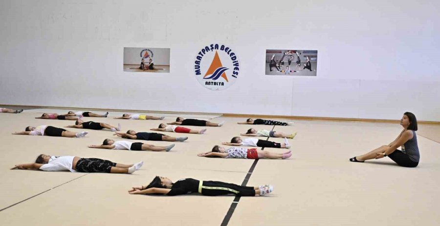 Muratpaşa’da Yaz Dönemi Spor Okulları Cimnastik Programına Yoğun İlgi