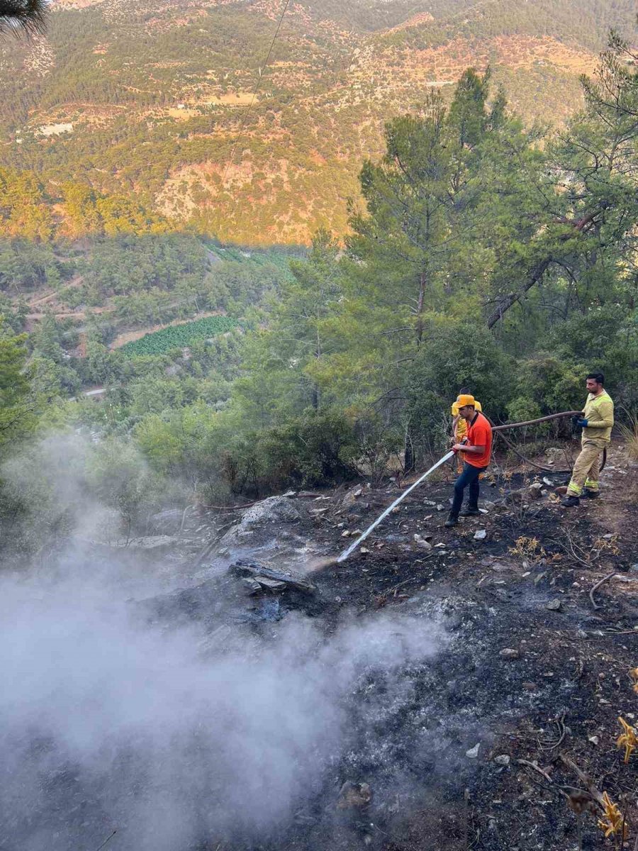 Gazipaşa’daki Orman Yangını Havadan Ve Karadan Yapılan Müdahale İle Söndürüldü