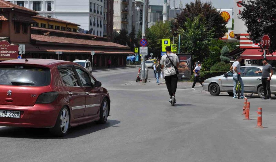 Elektrikli Scooterlar Geçtiğimiz Yıl Bin 840 Adet Kazaya Karıştı