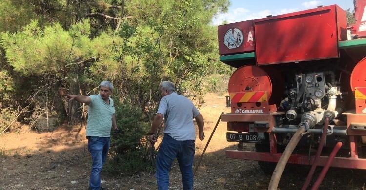 Antalya’da Bozuk Ormanlık Alanda Yangın