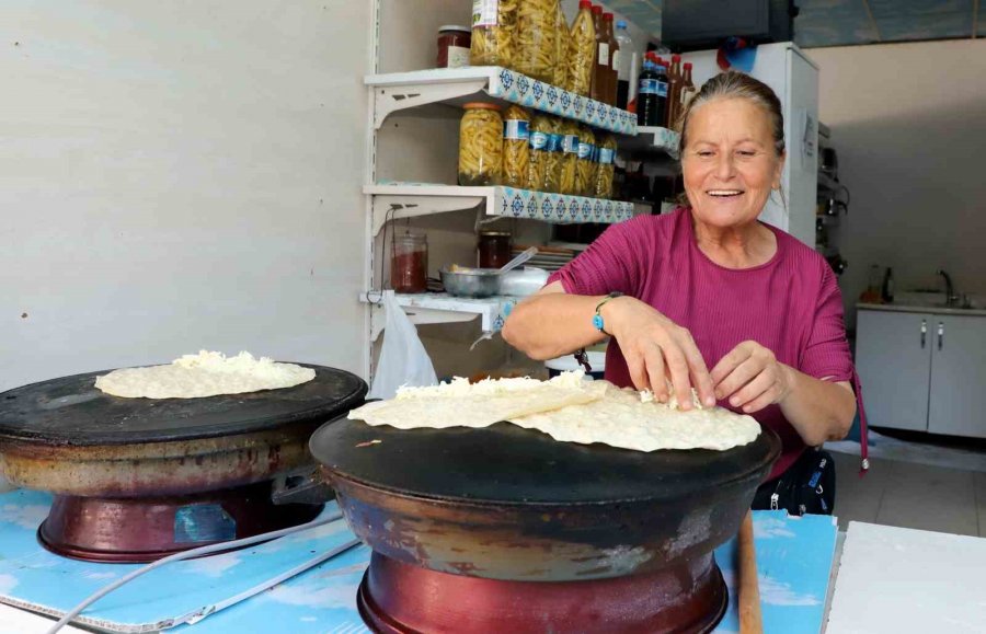 Ata Karakılçık Buğdayı Tarladan Sofraya Ulaştı, Sıkma Ve Börek Oldu