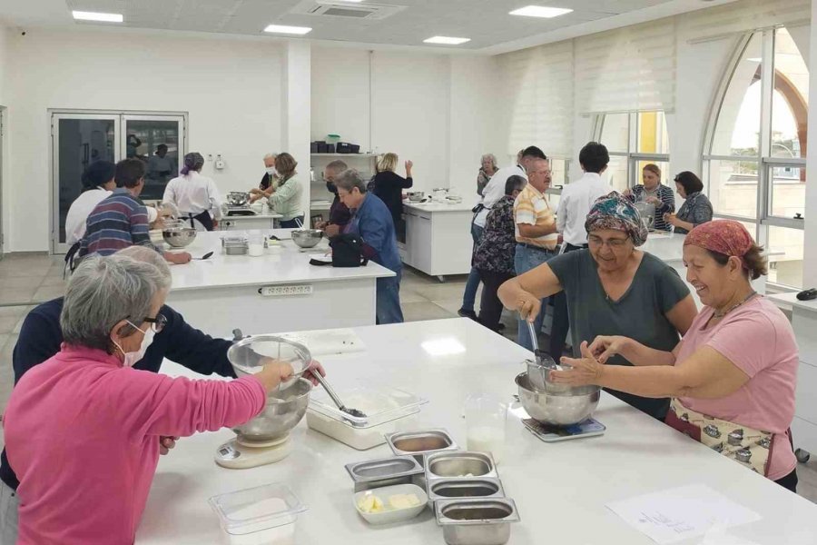 Alkü 60+ Tazelenme Üniversitesi Yeni Bireylerini Bekliyor