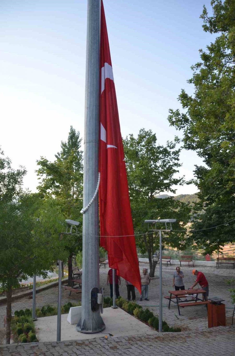 54 Haneli Mahallede 54 Metrekarelik Türk Bayrağı