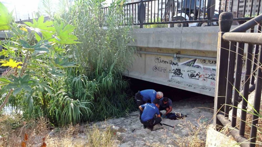 Madeni Para İçin Daldığı Çayın Dibinden Pompalı Tüfekle Çıktı