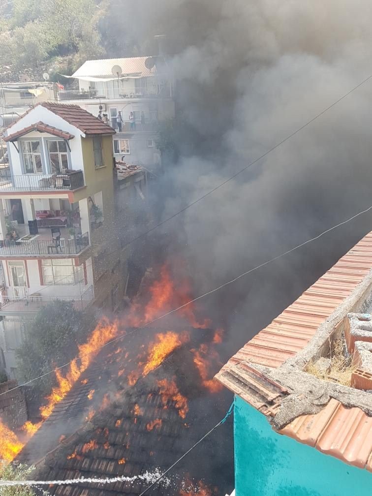 Yatalak Çift Çıkan Yangında Hayatını Kaybetti