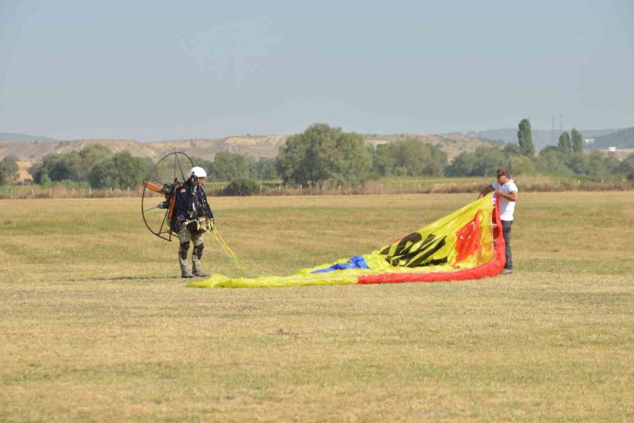 2. Thk Havacılık Festivali Yamaç Paraşütü Gösterisi İle Başladı