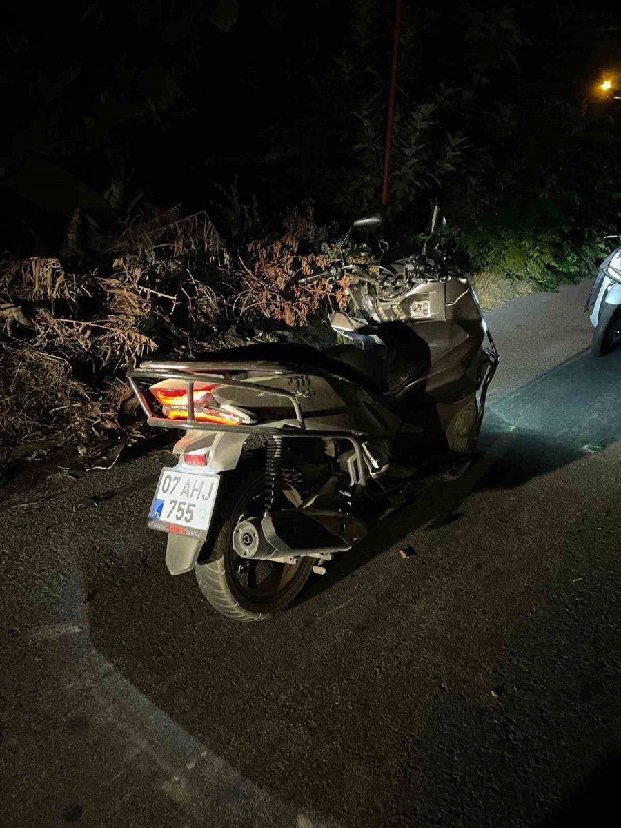 Gazipaşa’da 2 Motosiklet Kafa Kafaya Çarpıştı