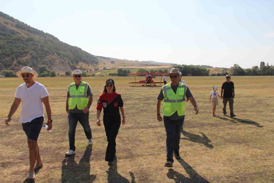 Türkiye’nin İlk Kadın Akrobasi Pilotu Eskişehir’de Hayran Bıraktı