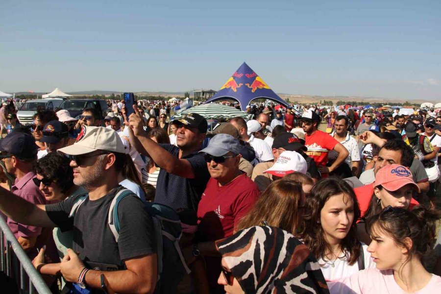 Türkiye’nin İlk Kadın Akrobasi Pilotu Eskişehir’de Hayran Bıraktı