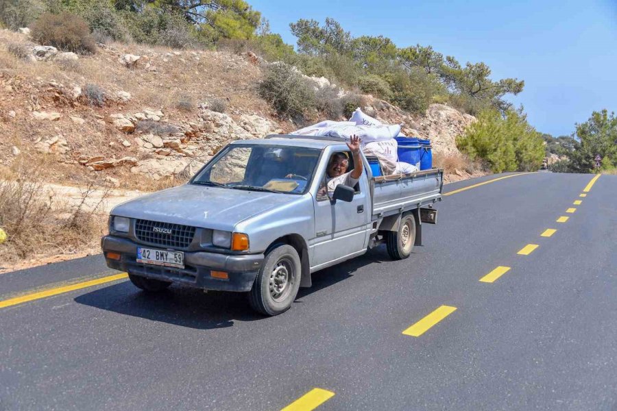 Mersin’de Kırsal Mahallelerin Yol Sorunu Çözülüyor