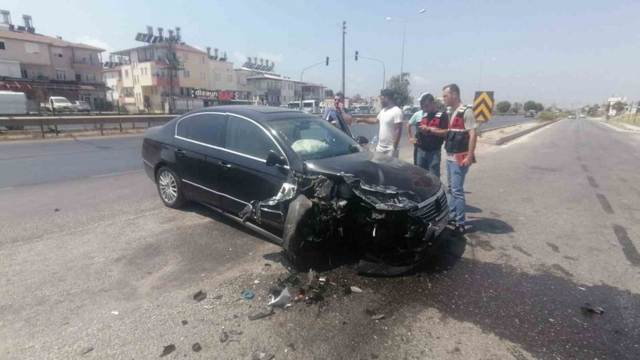 Otomobillerin Hurdaya Döndüğü Kazada 1 Sürücü Yaralandı