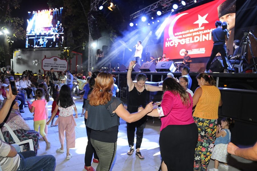 Döşemealtı Badem Şenlikleri, Karnaval Havasında Yapıldı