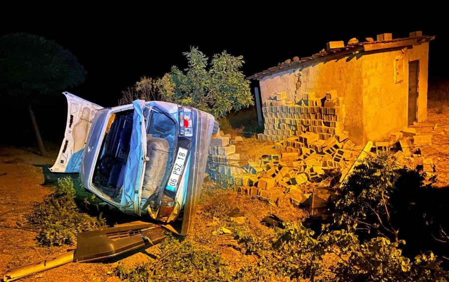 Konya’da Yoldan Çıkan Otomobil Bahçe Duvarına Çarptı: 1 Yaralı