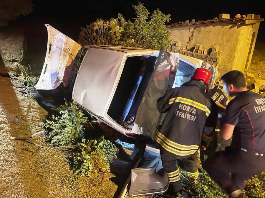 Konya’da Yoldan Çıkan Otomobil Bahçe Duvarına Çarptı: 1 Yaralı