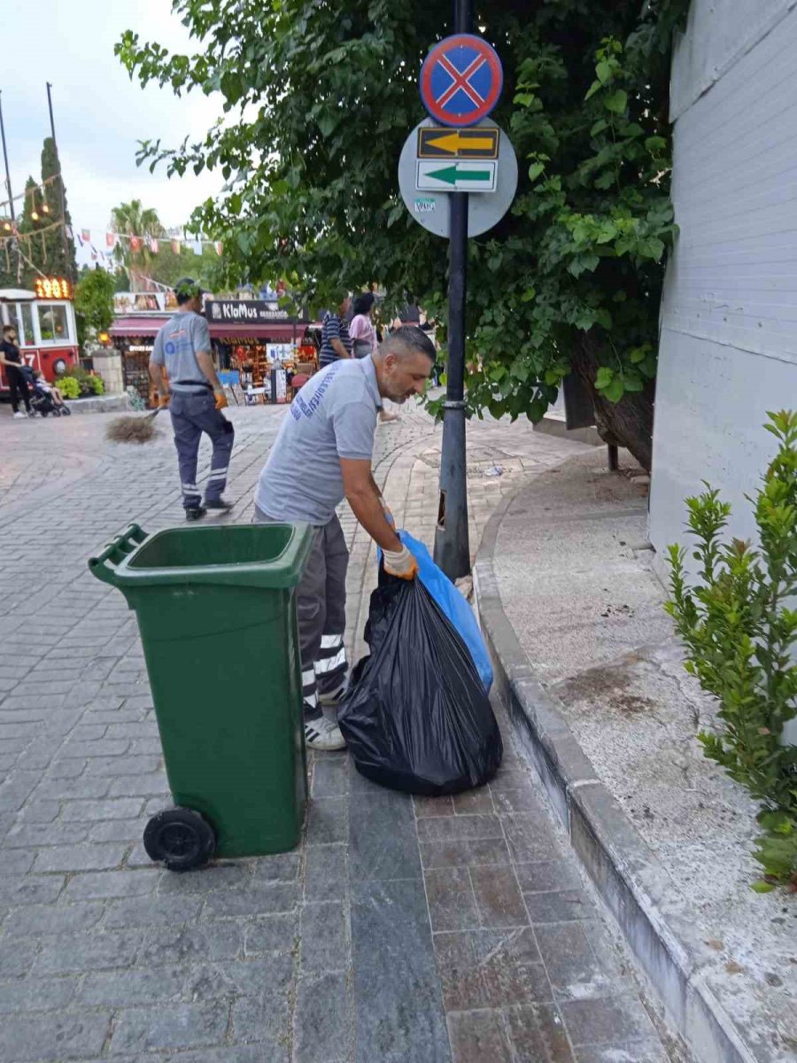 Büyükşehirden Kaleiçi Temizliği