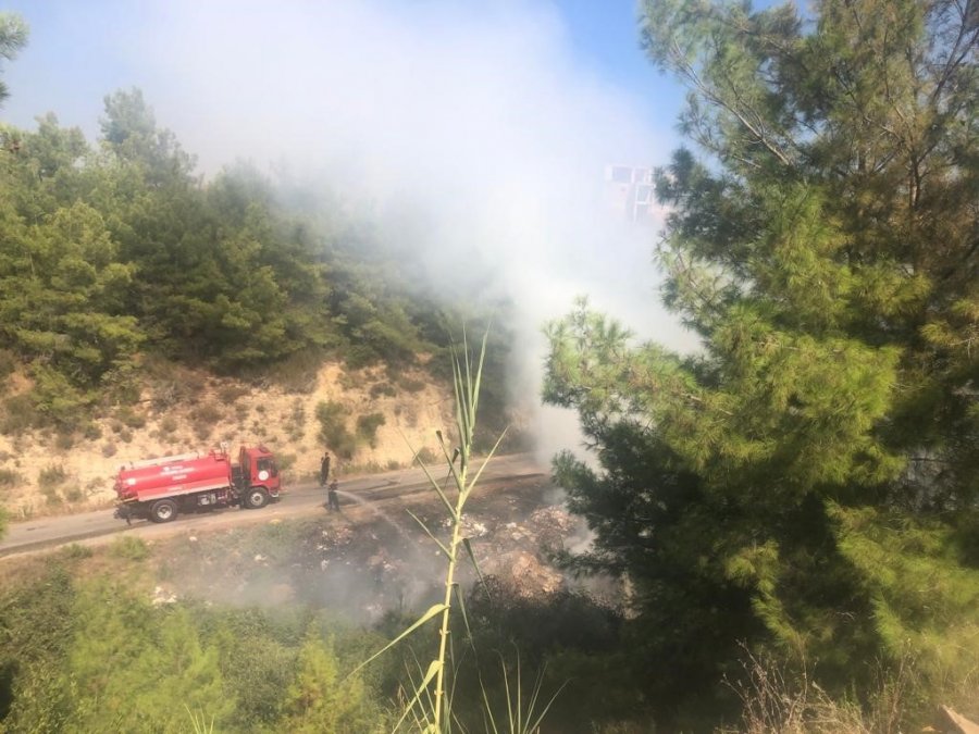 Antalya’da Çöp Dökülen Alandaki Yangına Helikopterle Müdahale Edildi