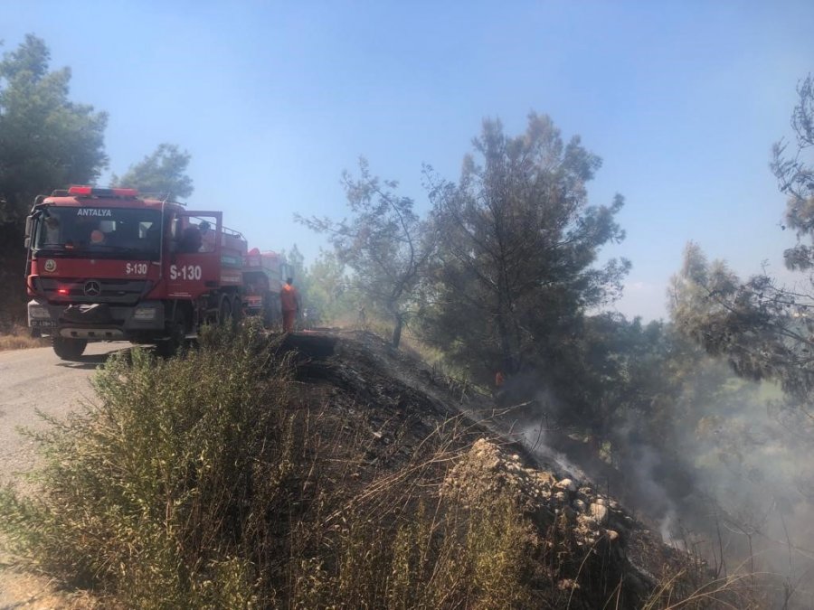 Antalya’da Çöp Dökülen Alandaki Yangına Helikopterle Müdahale Edildi