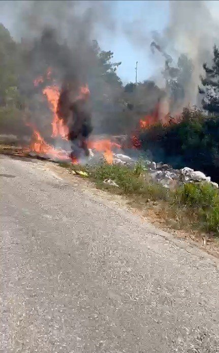 Antalya’da Çöp Dökülen Alandaki Yangına Helikopterle Müdahale Edildi