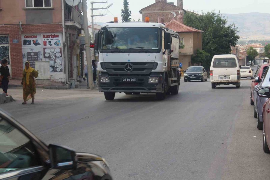 Yetersiz Trafik Önlemleri Alınmayan Caddeler Tehlike Saçıyor