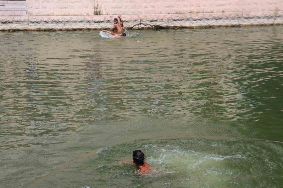 ‘burası Adana’ Diyerek Porsuk Çayı’na Atladılar