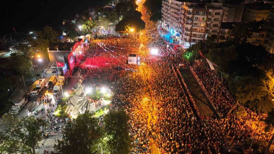 Athena Grubundan Antalya’da Zafer Bayramı Konseri