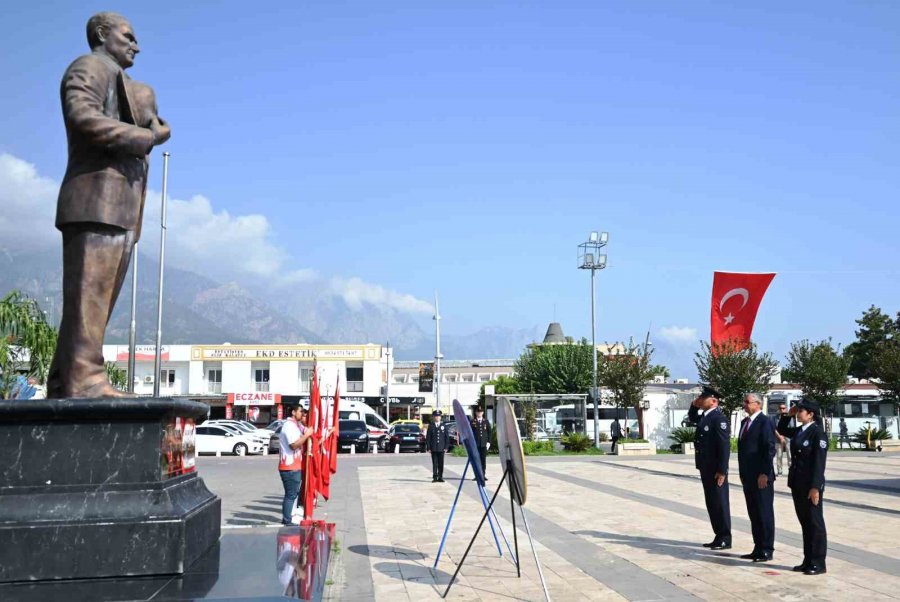 Antalya’nın İlçelerinde Zafer Bayramı Coşkusu