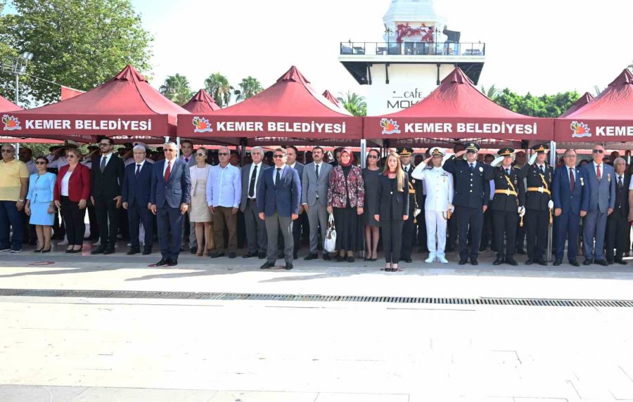 Antalya’nın İlçelerinde Zafer Bayramı Coşkusu